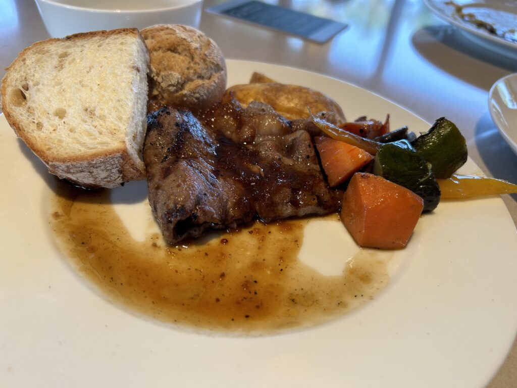 ハイアットリージェンシー沖縄の朝食ステーキ